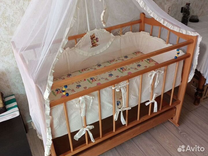 Детская кроватка
