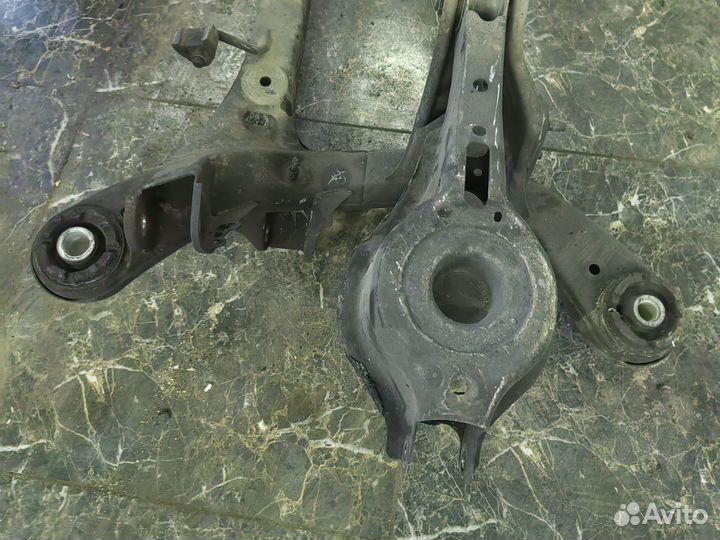 Подрамник задний Toyota Highlander 4