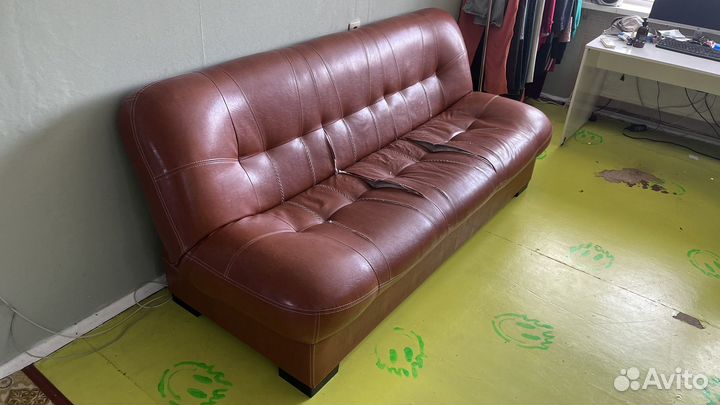 Кожаный диван бу