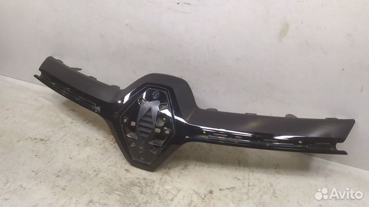 Молдинг решетки радиатора Renault Arkana 2018