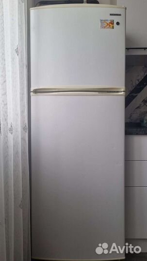 Холодильник Samsung