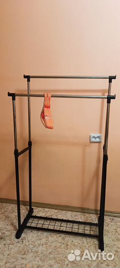Вешалка для одежды напольная на колесиках