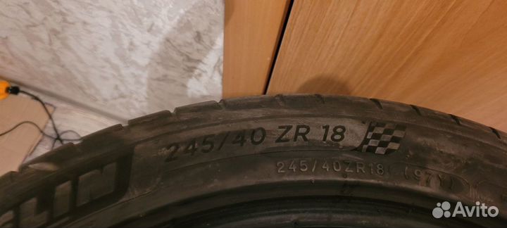 Michelin Pilot Sport 4 245/40 R18 97Y