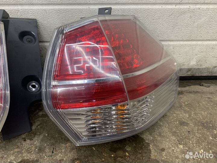 Nissan X-Trail T32 - Фонарь задний левый