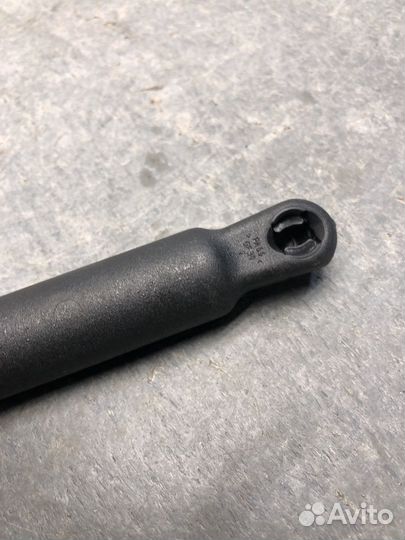 Газлифт капота W164