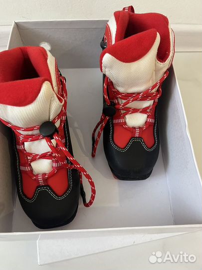 Лыжные ботинки rossignol детские, почти новые