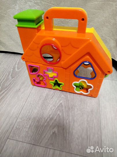 Детская развивающая игрушка Домик