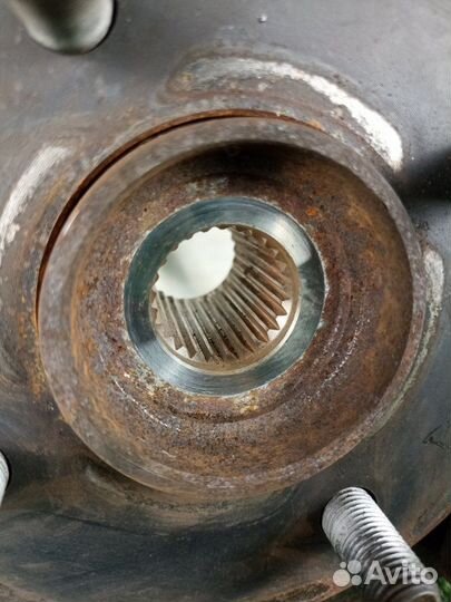 Ступица передняя правая Nissan March AK12 CR12DE