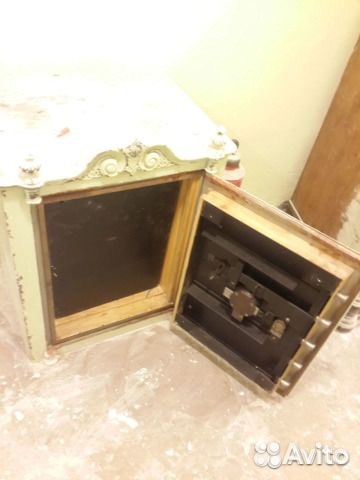 Сейф антикварный