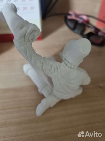 Гипсовая фигурка мужик с грамотой для раскраски