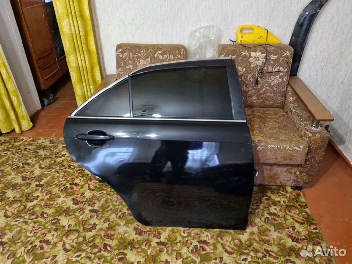 Дверь на камри 40