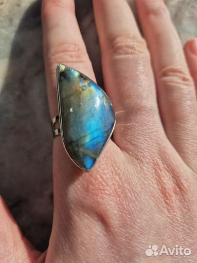 Кольцо с лабрадоритом