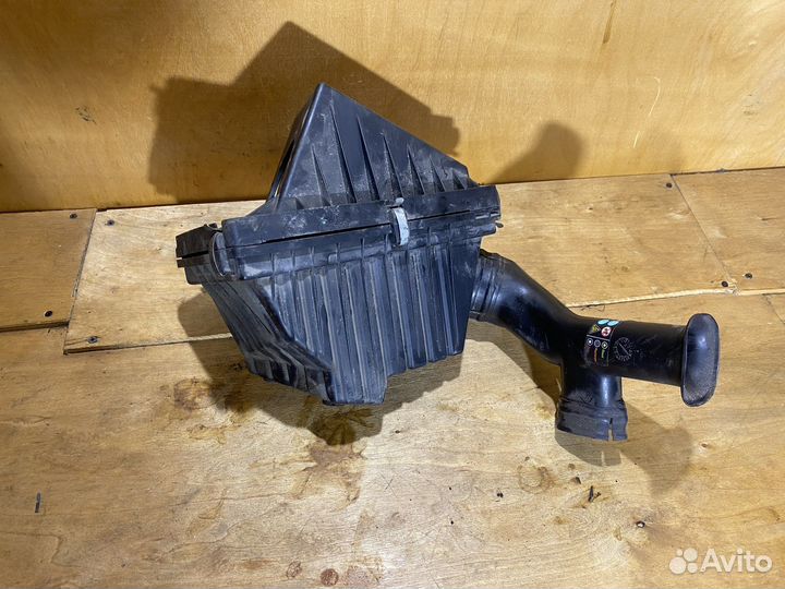 Корпус воздушного фильтра Nissan primera p11