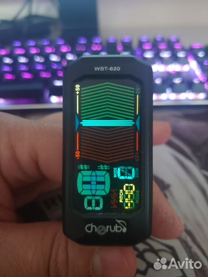 Тюнер для настройки гитары