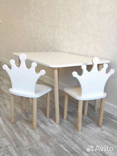 Детский стол и два стула