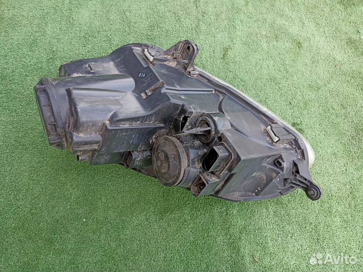 Фара передняя правая Volkswagen Jetta седан 1.6