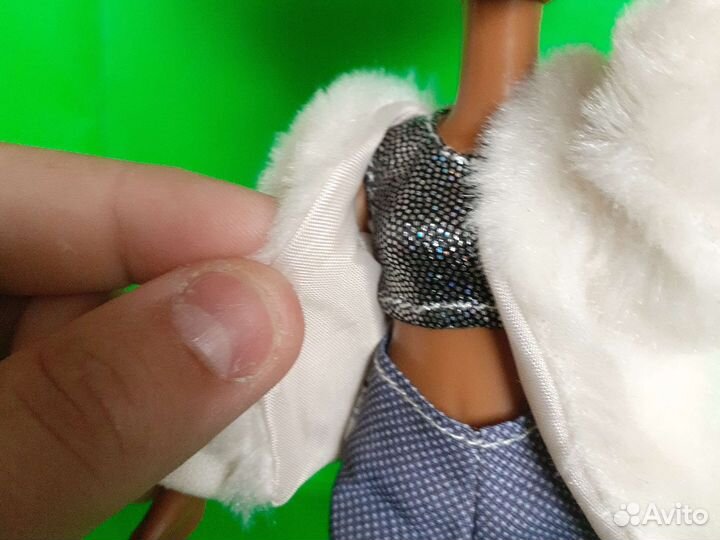 Подвижная кукла со снимающимся париком