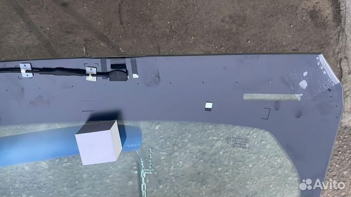 Лобовое стекло на Toyota LC300 с проекцией