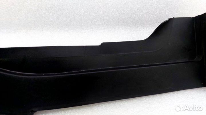 Уплотнитель крыла передний правый Audi Q7 4M crec