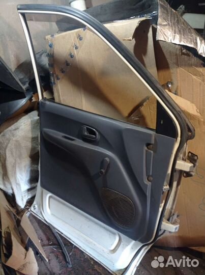 Дверь Тойоты Литайс