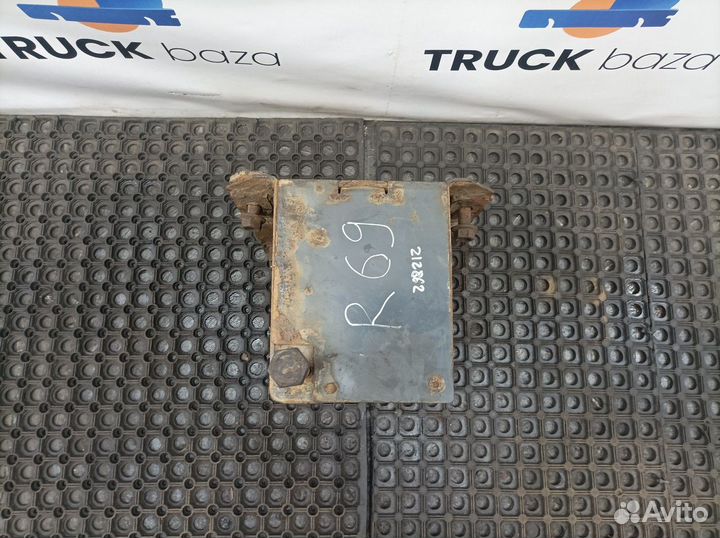 7421001754 Кронштейн запасного колеса