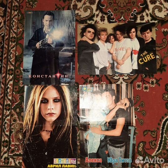 Старые плакаты знаменитостей из журналов