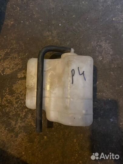 Mitsubishi Pajero 4 бачок расширительный