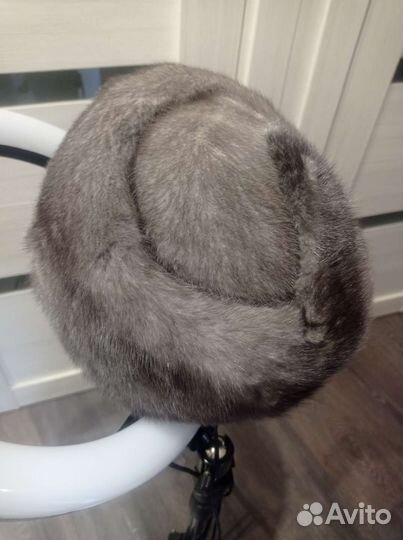 Женские меховые шапки