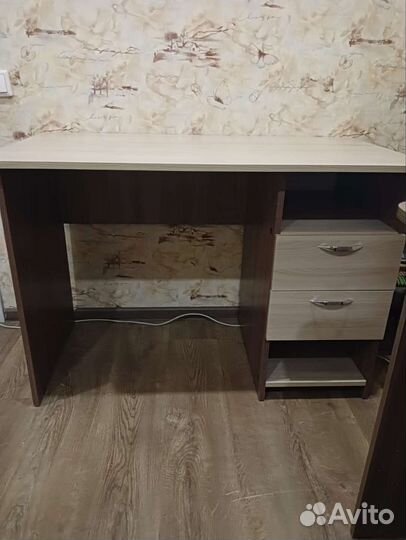 Письменный стол для школьника новый