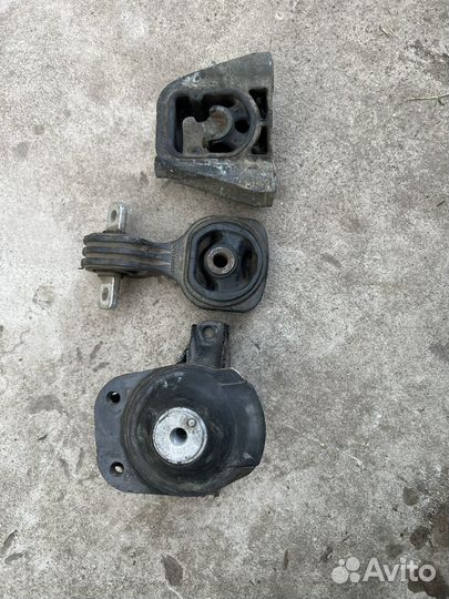 Подушка двигателя honda civic 4d