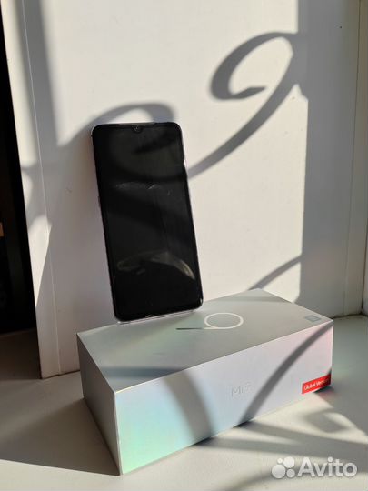 Xiaomi Mi 9, 6/64 ГБ