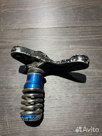 Кронштейн левой подножки для Suzuki GSX600F Katana