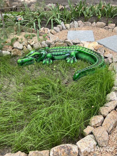 Крокодил садовая фигура