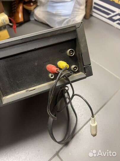 Видеомагнитофон LG с пультом