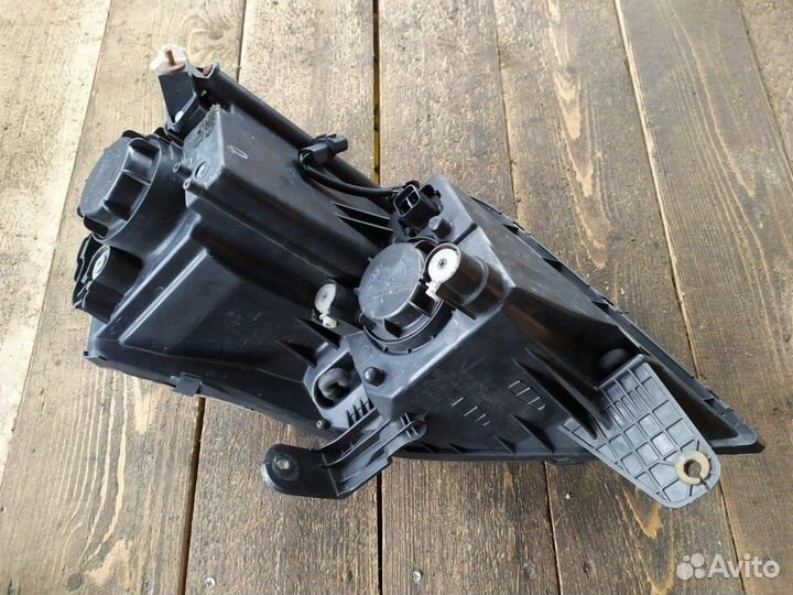 Фара передняя правая Ssangyong Rexton внедорожник