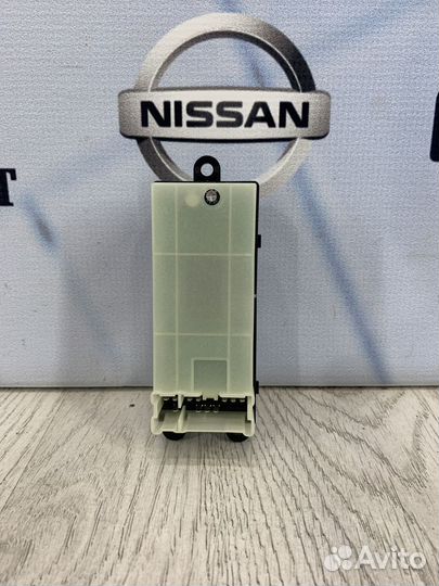 Блок кнопок стеклоподъемников Nissan note E11 Лев