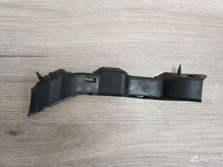 Направляющая заднего бампера правая fiesta mk5