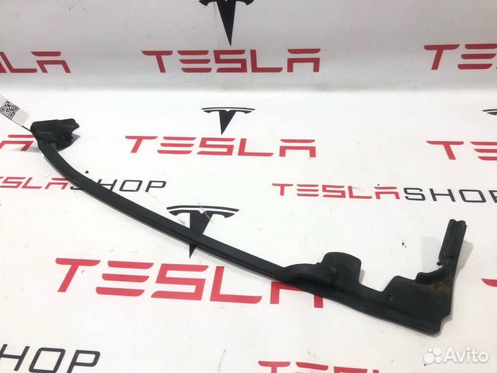 Уплотнитель задней двери Tesla Model S