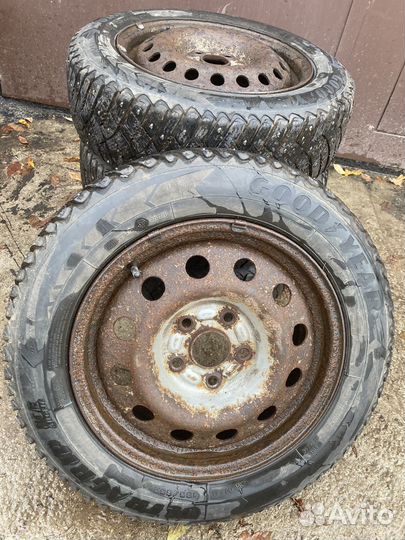 Комплект зимних шипованных колес 185 65 r15