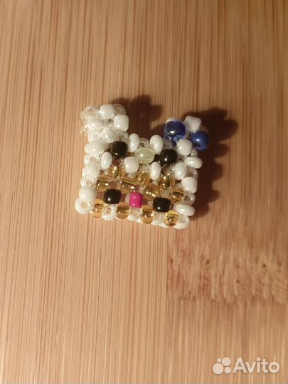 Фигурки кошек из бисера