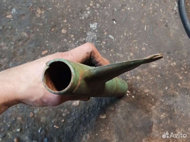 Правый кожух вилки / уши фары иж 2