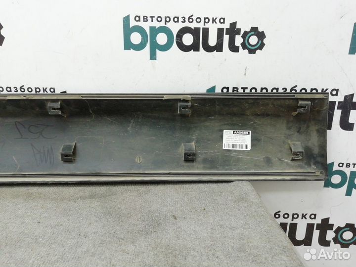 Накладка передней правой двери 80870-JD00A Nissan