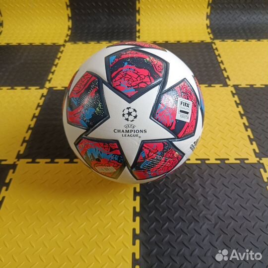 Футбольный мяч adidas лига чемпионов