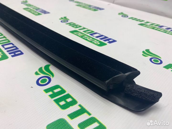 Уплотнитель стекла двери задний левый Mazda 3Bp