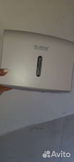 Диспенсер для бумажных полотенец