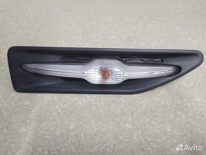 Повторитель поворота в крыло правый Kia Rio QB