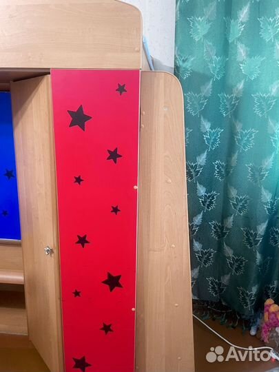 Кровать-чердак со столом и шкафом