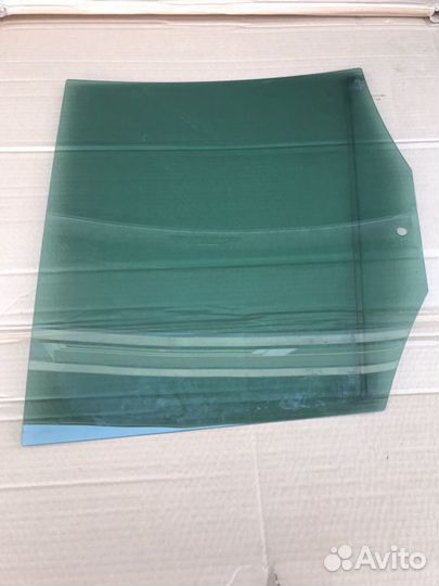 Стекло задней левой двери VW Tiguan 5N