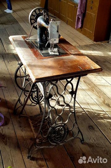 Швейная машинка зингер