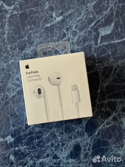 Apple earpods lightning connector